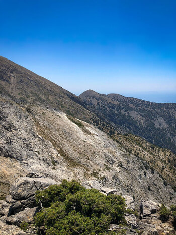 Blick über das karstige Gestein am Pass der Tripiti-Schlucht