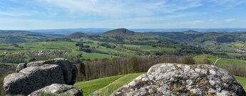 Blick vom Simmelsberg auf die beiden Nallenberge