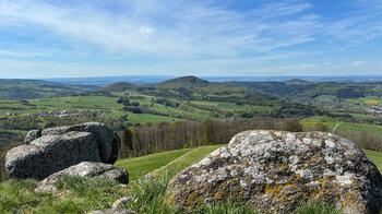 Blick vom Simmelsberg auf die beiden Nallenberge