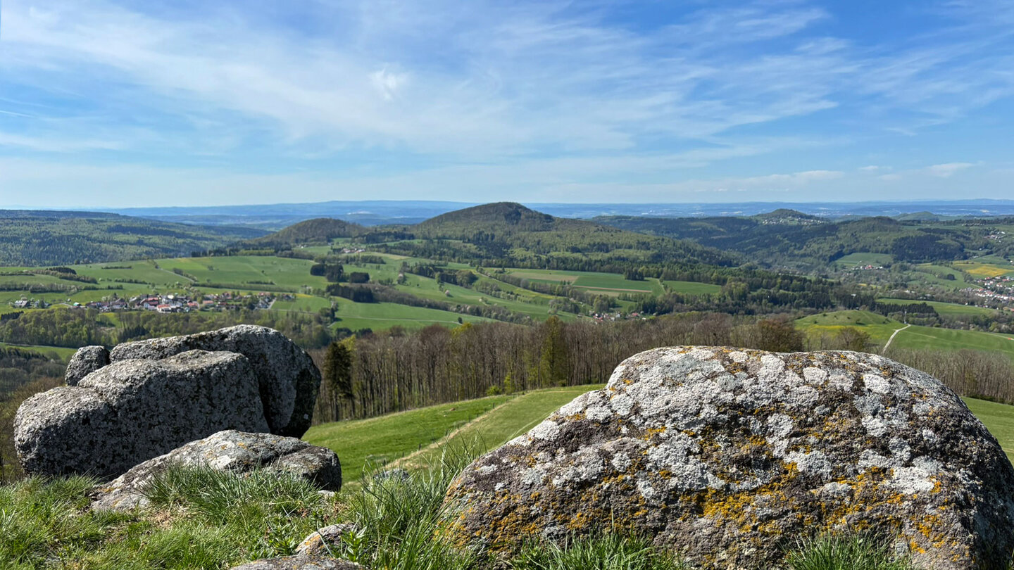 Blick vom Simmelsberg auf die beiden Nallenberge