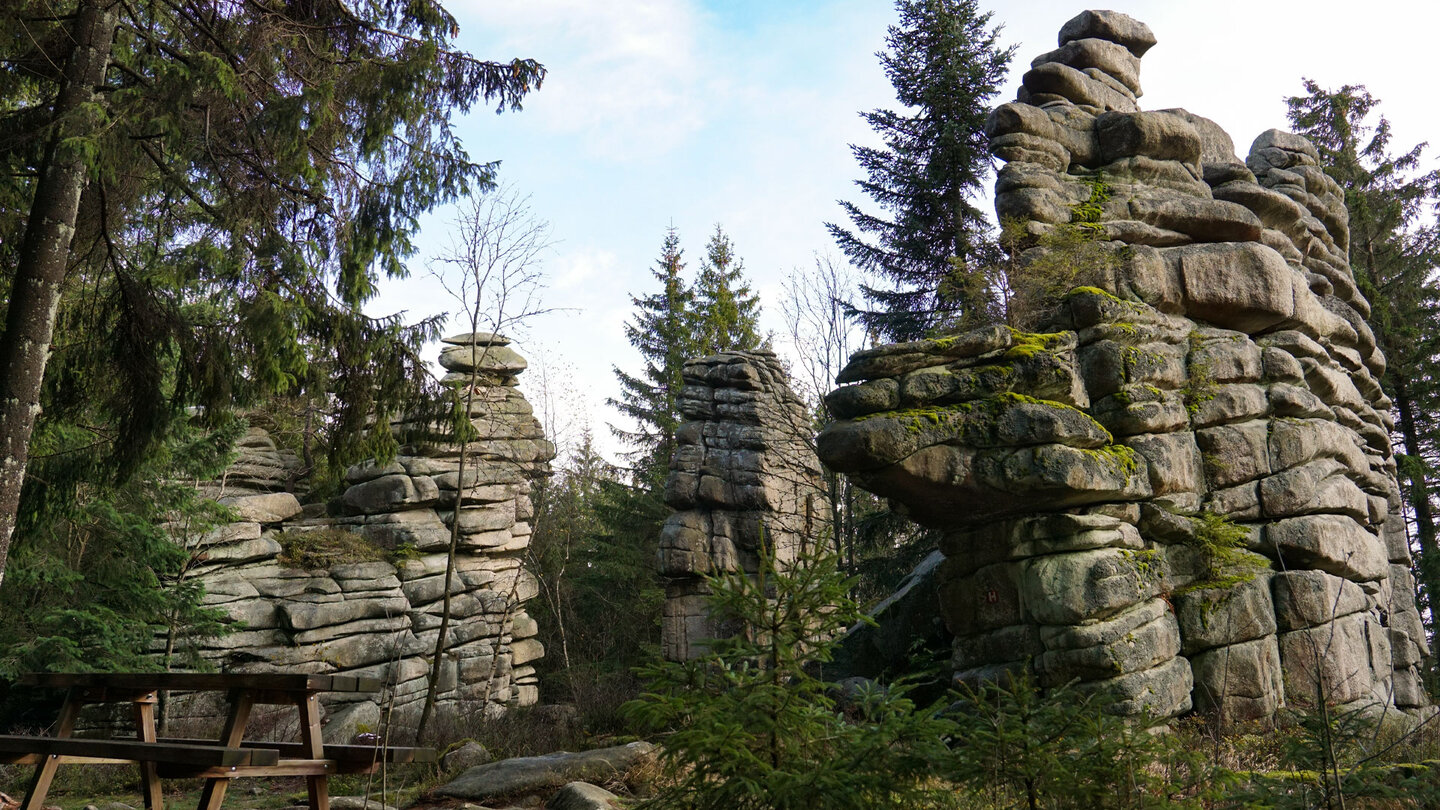 die faszinierenden Drei-Brüder-Felsen die Drei-Brüder-Felsen