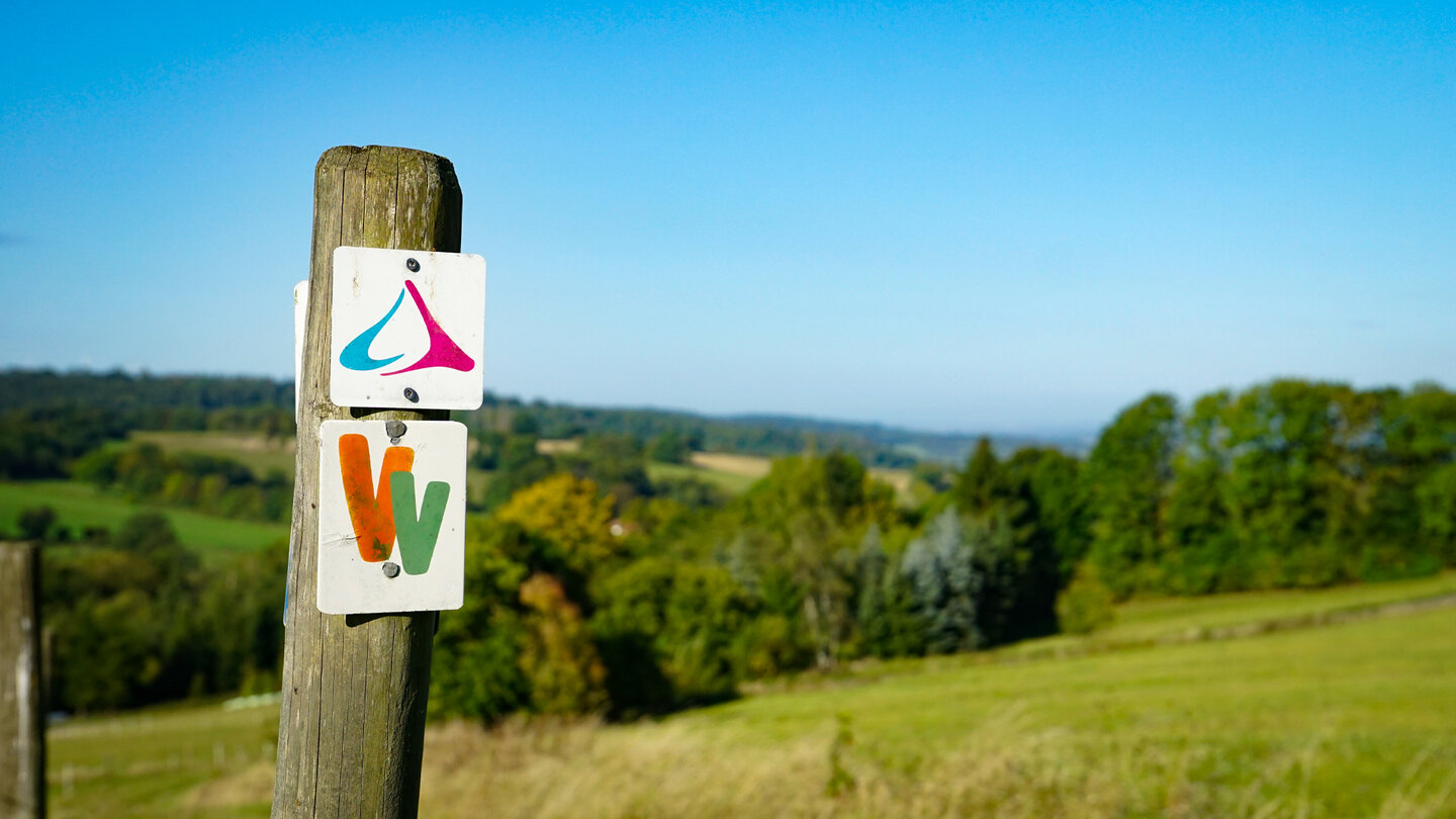 Wegweiser der Weitblicktour Ulrichstein im Hohen Vogelsberg.