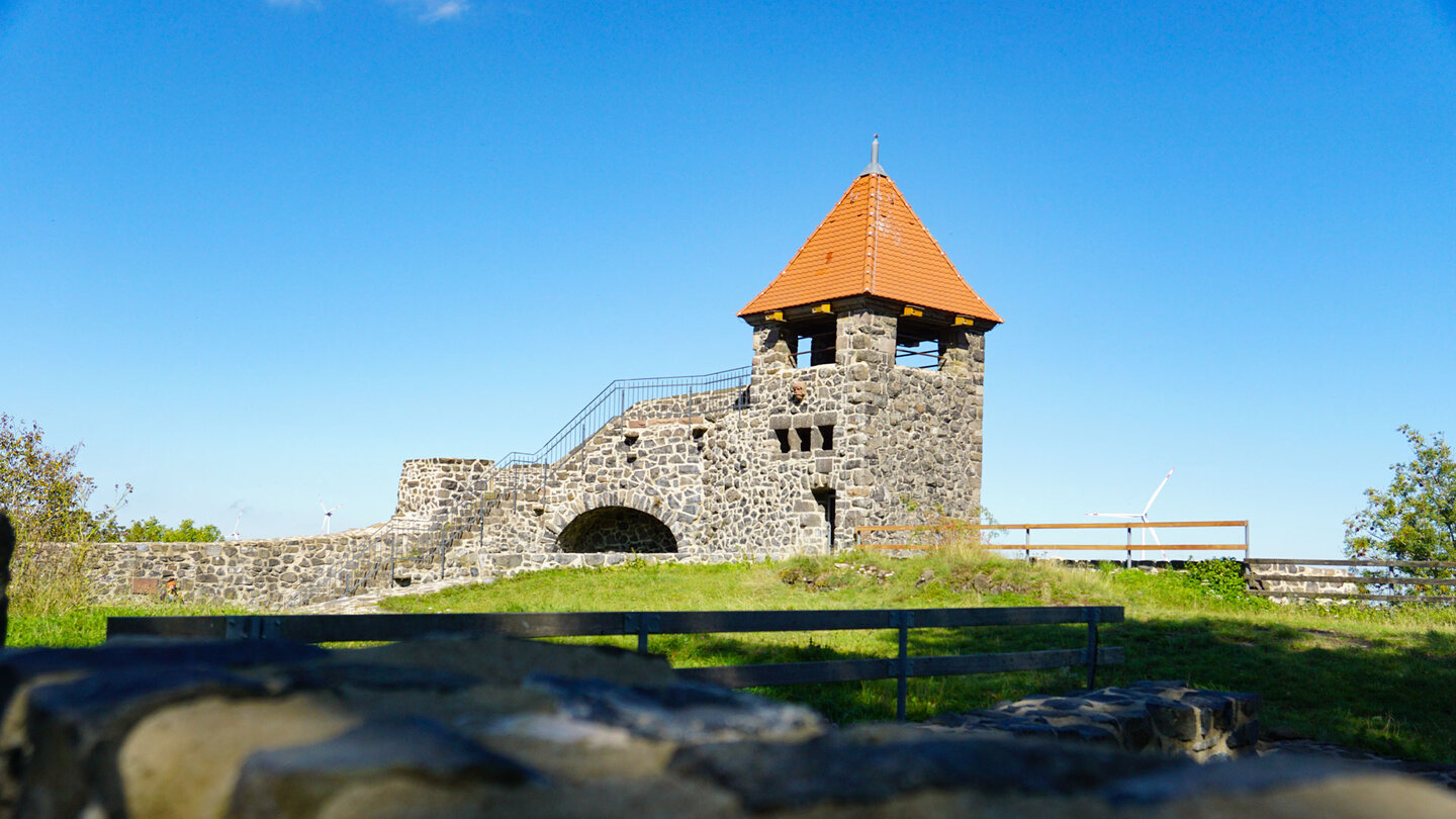 Turm der Burgruine Ulrichstein, Höhepunkt der Weitblicktour