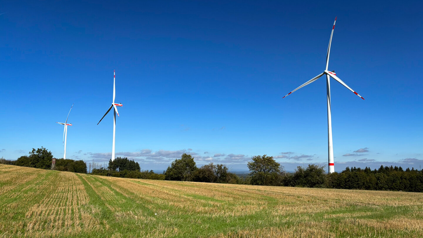 Windkraftanlagen entlang der Weitblicktour Ulrichstein im Hohen Vogelsberg