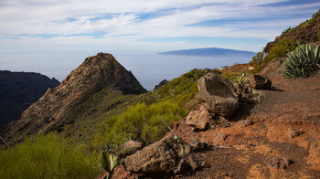 der Wanderweg bietet Ausblicke auf den Risco Blanco und La Gomera