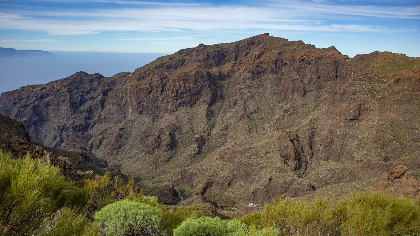 Blick ins Barranco de Natero vor den Bergrücken des Teno-Gebirges