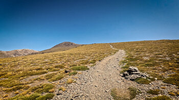 Wanderweg zu den Siete Lagunas im Nationalpark Sierra Nevada