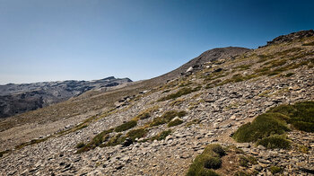 Bergpanorama der Sierra Nevada mit dem Pico Veleta