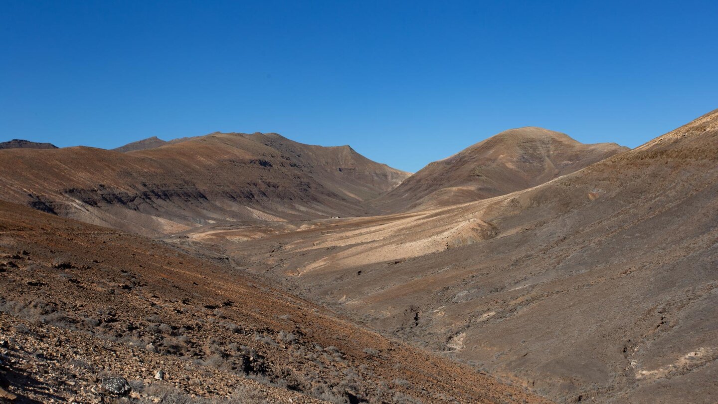 Aussicht über das Barranco de Mal Nombre zum Morro del Jorao auf Fuerteventura