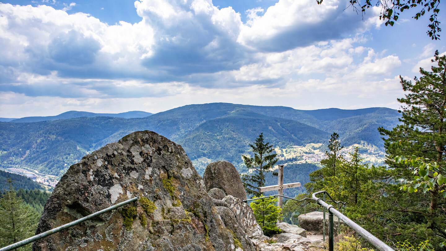 Schwarzwaldpanorama vom Kleinen Latschigfelsen