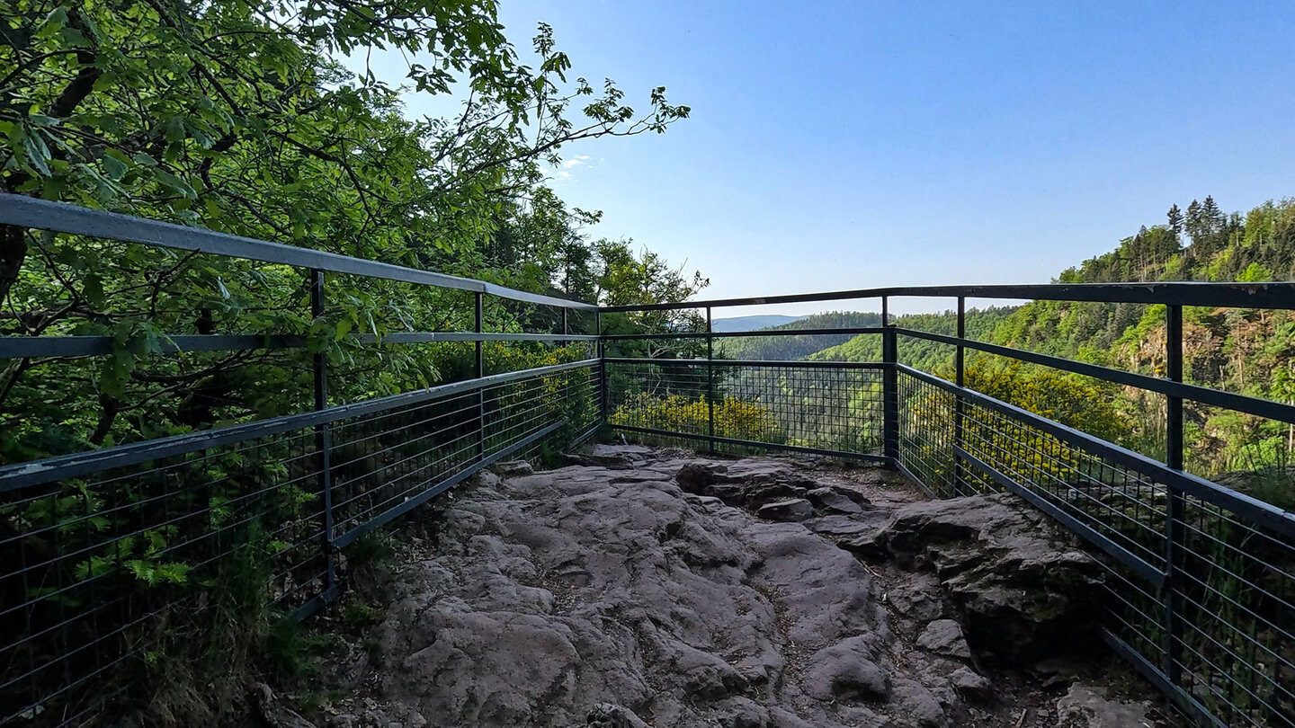 Aussichtsplattform über dem Wasserfall Cascade du Nideck
