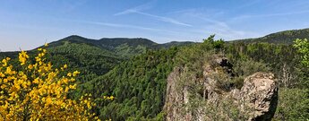 Rocher Hirschfels an der Rundwanderung Cascade du Nideck & Château du Nideck