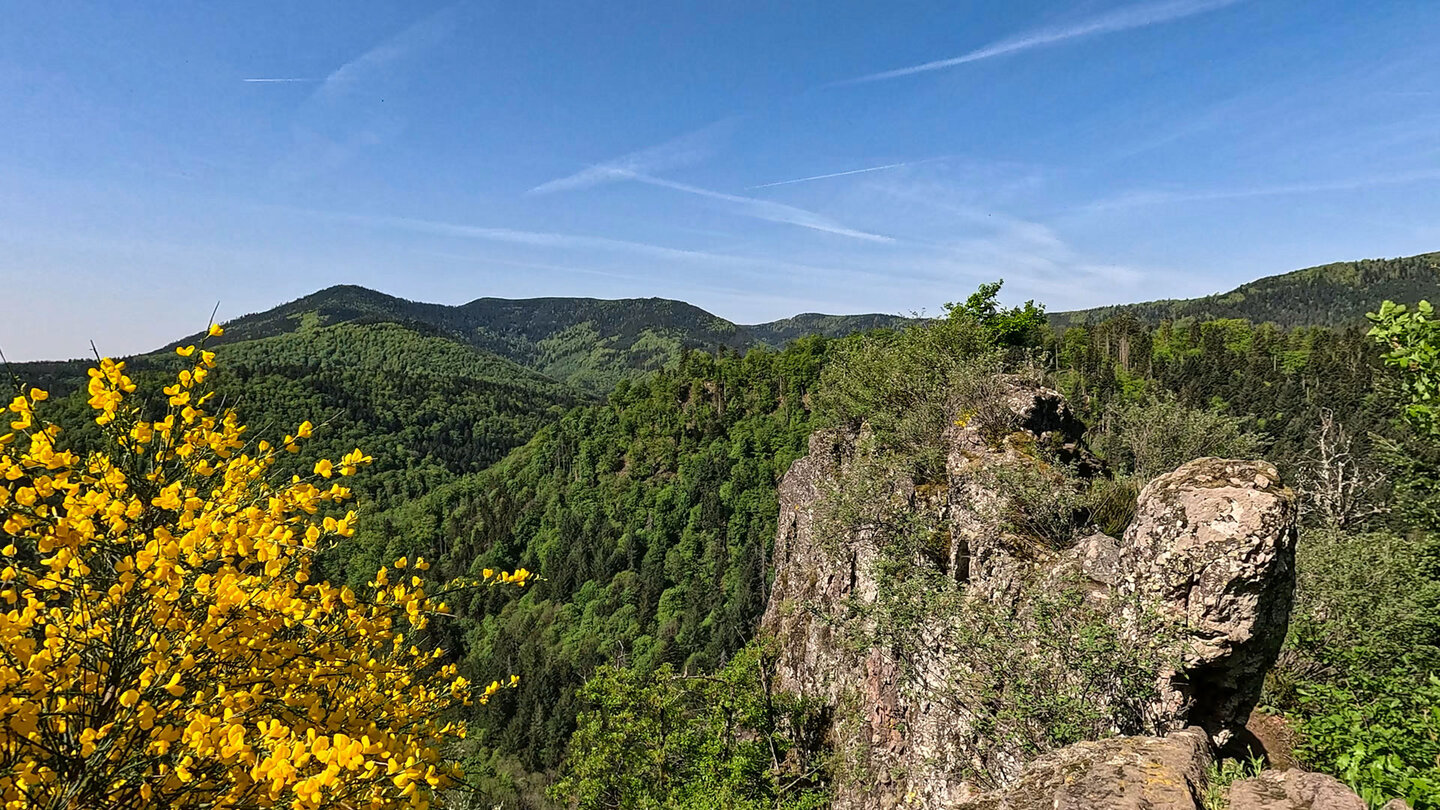 Rocher Hirschfels an der Rundwanderung Cascade du Nideck & Château du Nideck