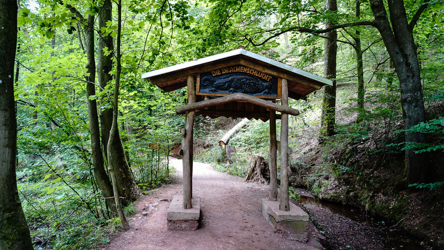 das Eingangstor zur Drachenschlucht Eingangstor zur Drachenschlucht