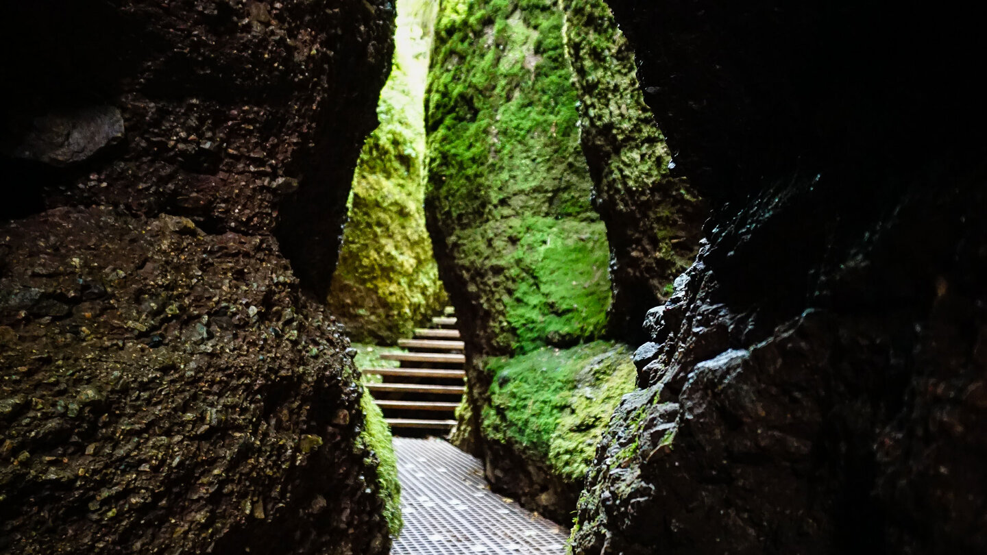 die Drachenschlucht mit ihren Nischen und Kanten Drachenschlucht mit ihren Nischen und Kanten
