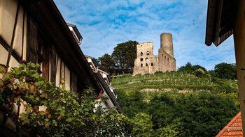 die Strahlenburg von der Schriesheimer Altstadt