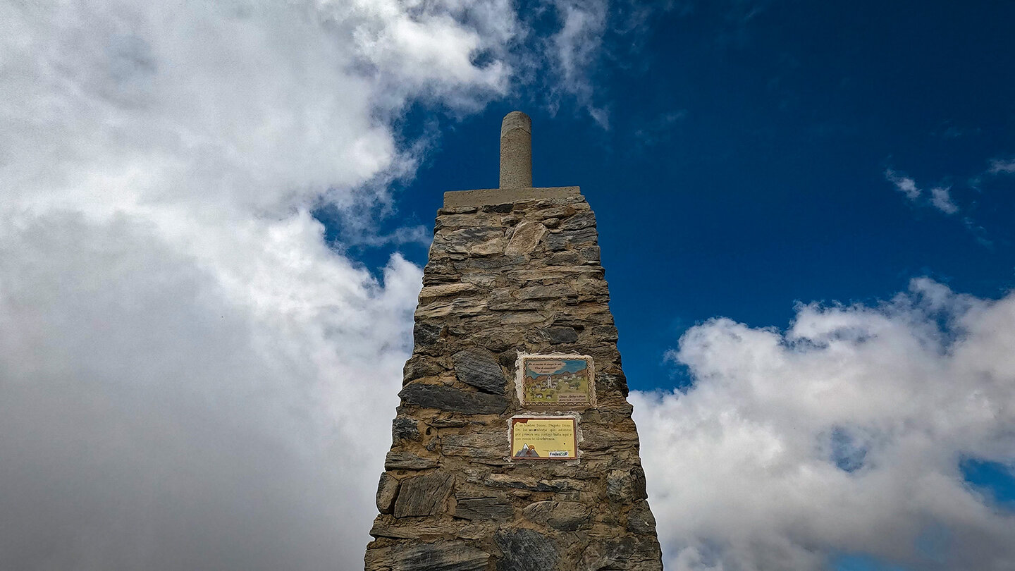 Gipfelsäule La Maroma in der andalusischen Provinz Malaga