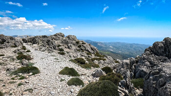 Wanderpfad mit Blick auf die Alborán-See - Sierra Tejeda