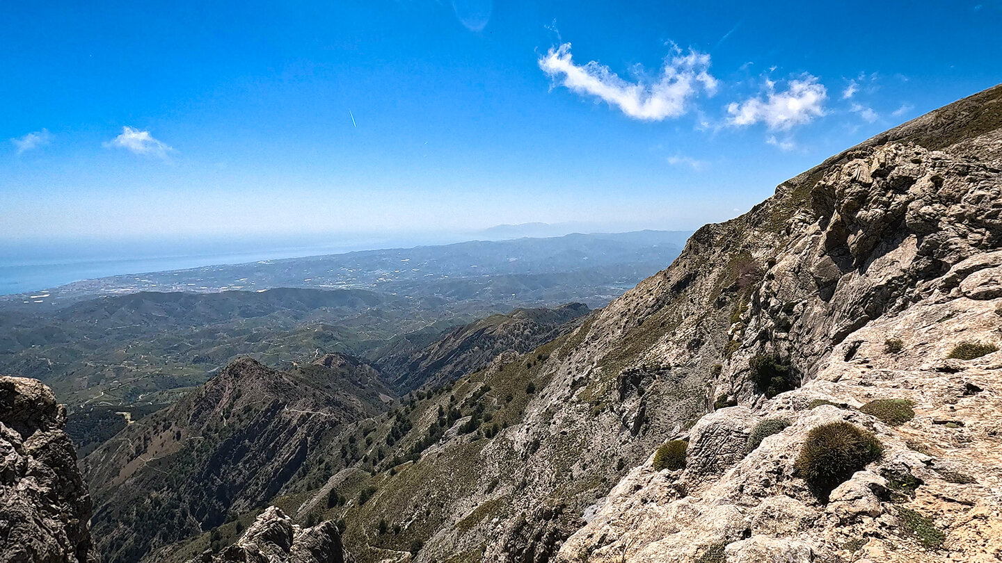 Fernblick über La Axarquía bis zur Küste von Malága