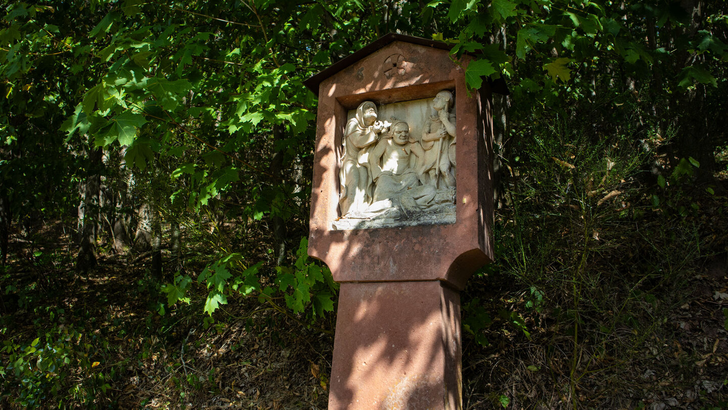 Kreuzwegstation am Weg zur Marienkapelle bei Schwanheim