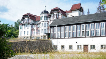 herrschaftliche Gebäude findet man in Elend im Naturpark Harz