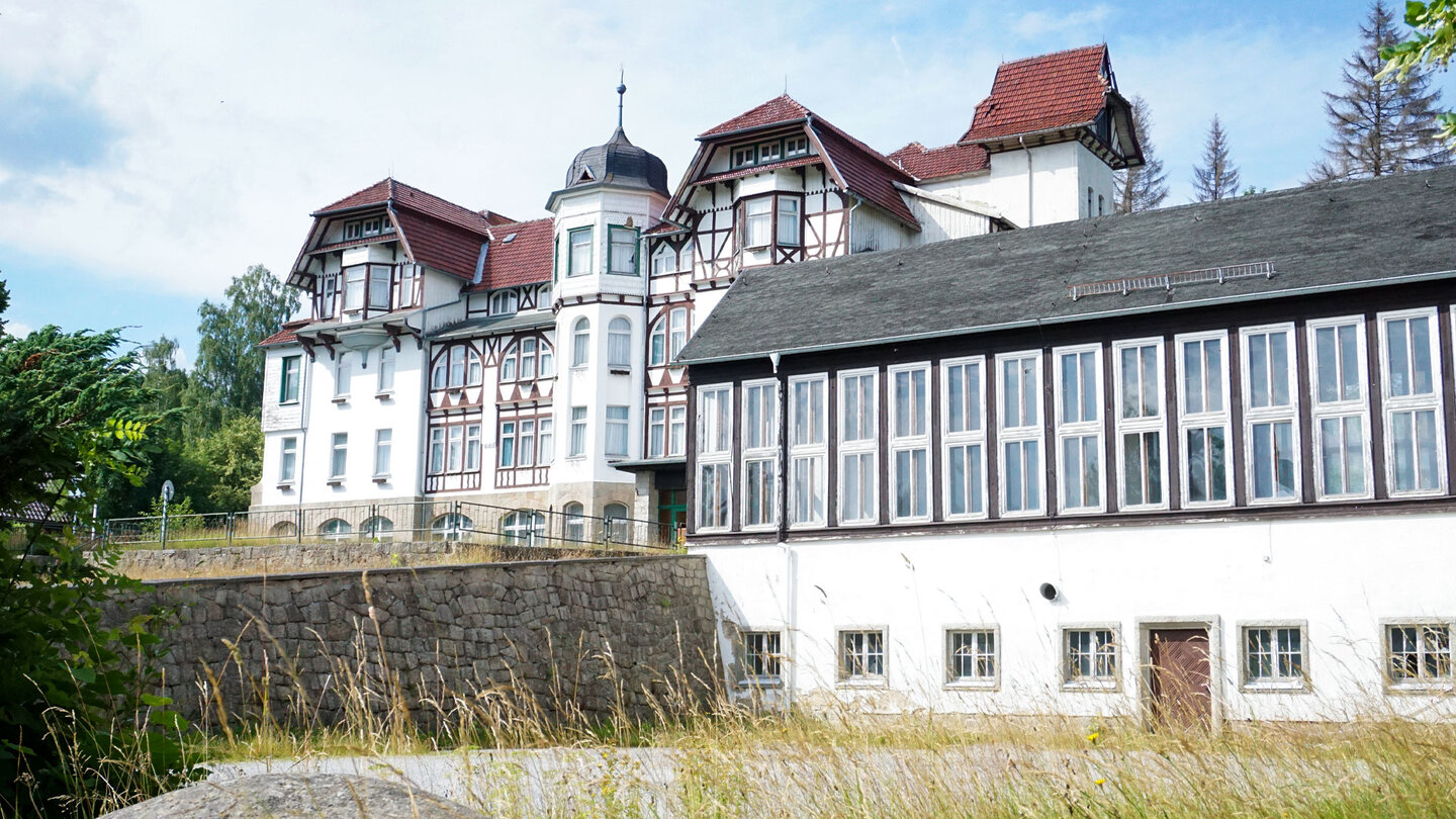 alte herrschaftliche Gebäude in Elend im Naturpark Harz in Sachsen-Anhalt herrschaftliche Gebäude findet man in Elend im Naturpark Harz