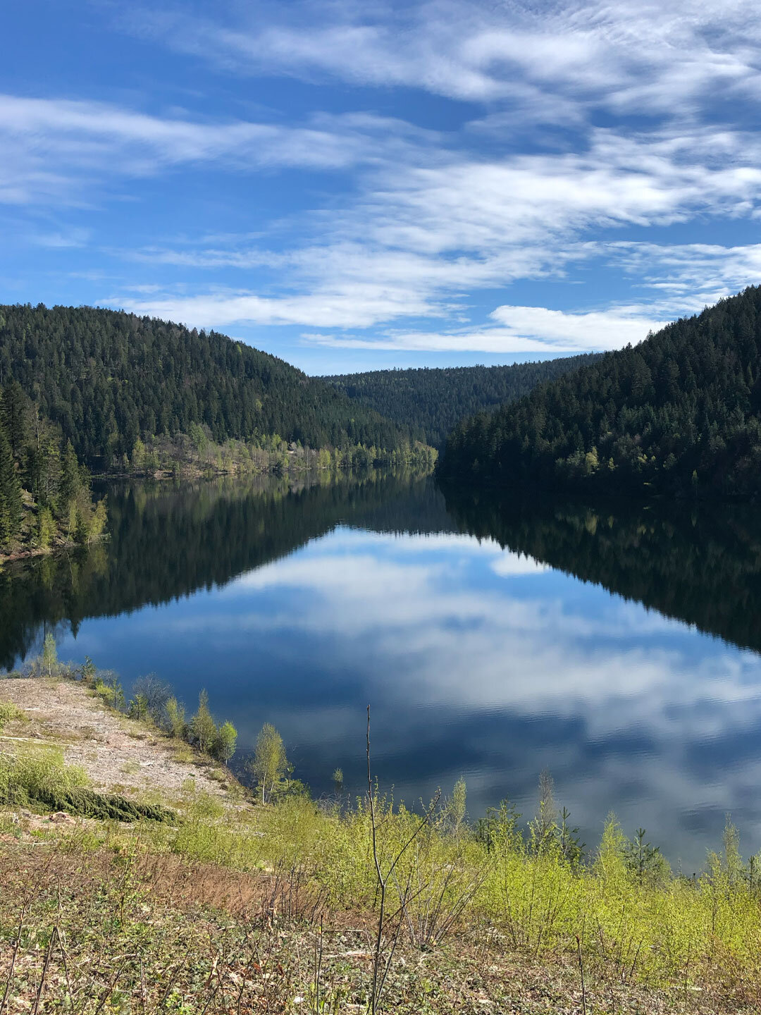 spiegelnde Wolken an der Talsperre Kleine Kinzig