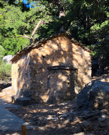 Steinhaus am Wanderweg durch die Samaria-Schlucht