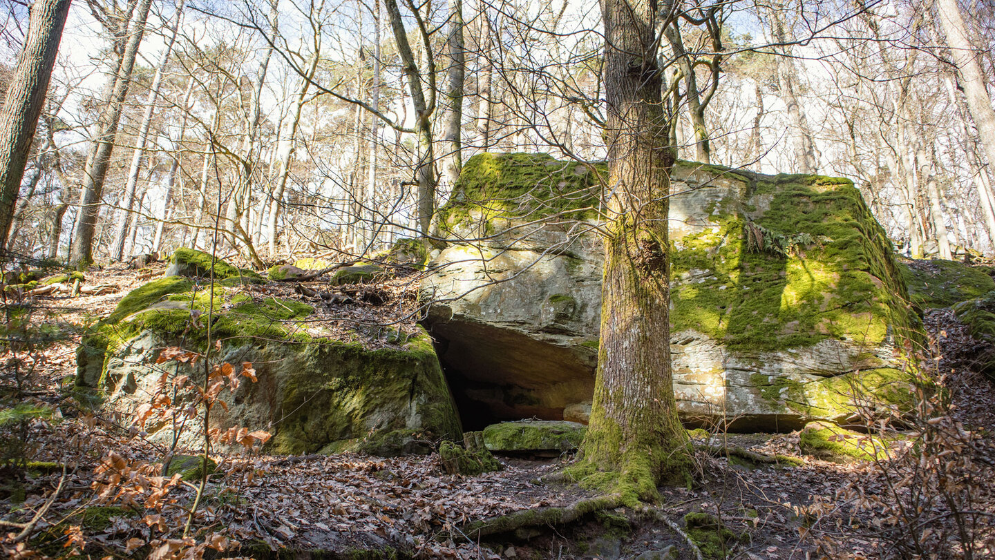 der Bürgermeisterstein mit kleiner Höhle