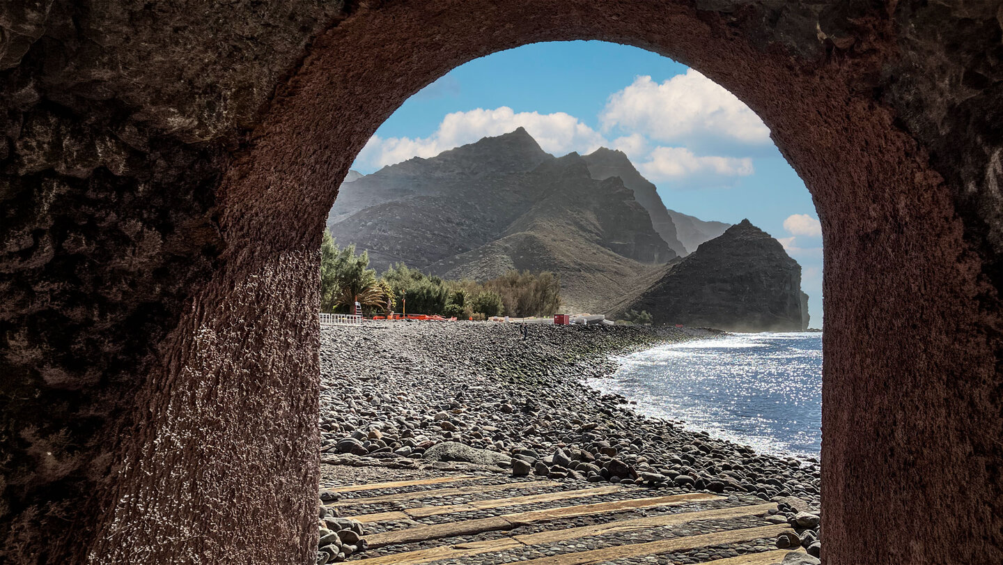 Tunnel zum Strand Playa de La Aldea.