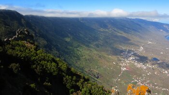 Tiefblick in die flach auslaufende Ebene des El Golfo Tals