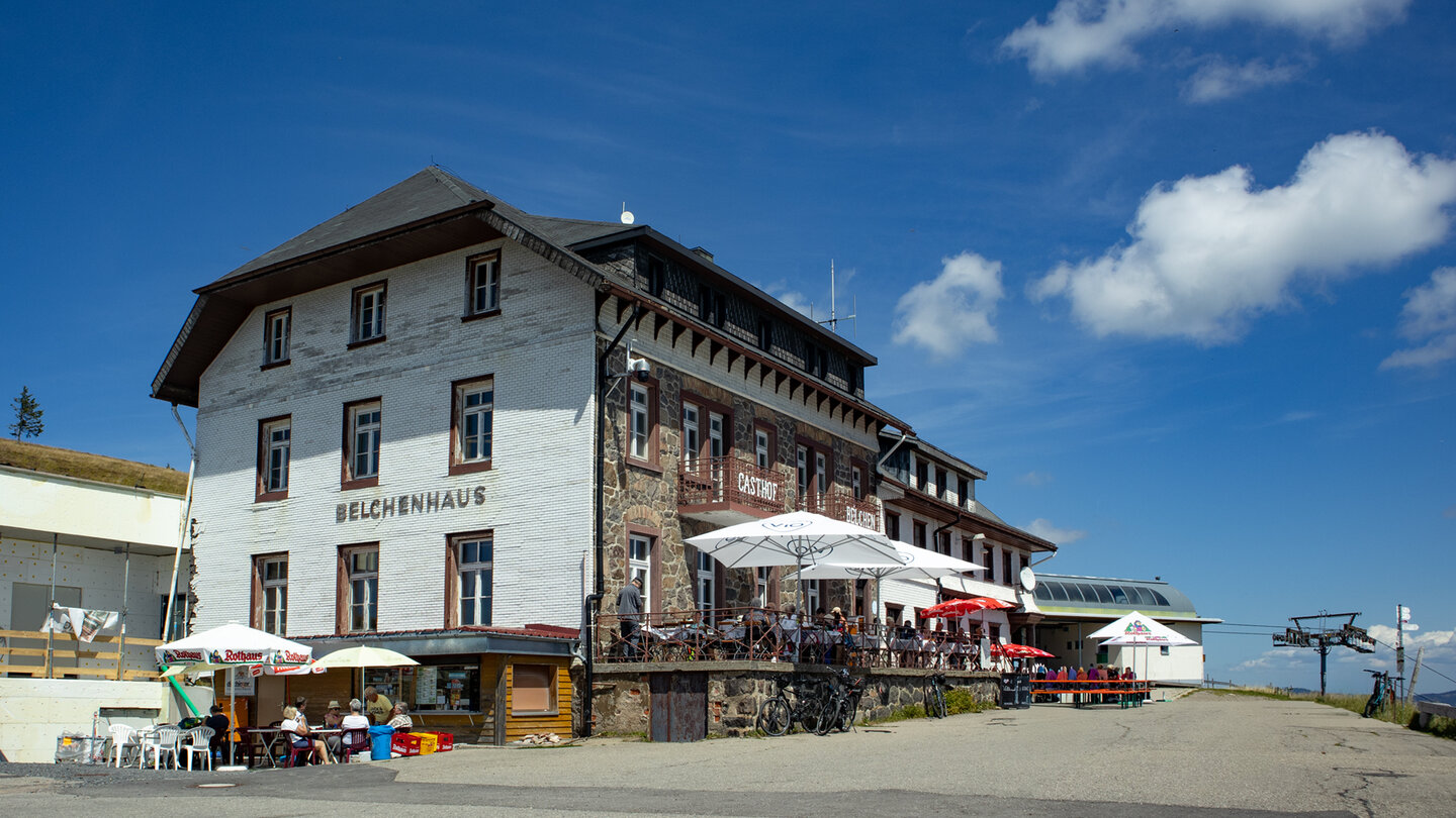 das bewirtete Belchenhaus ist das Ziel der Wanderung