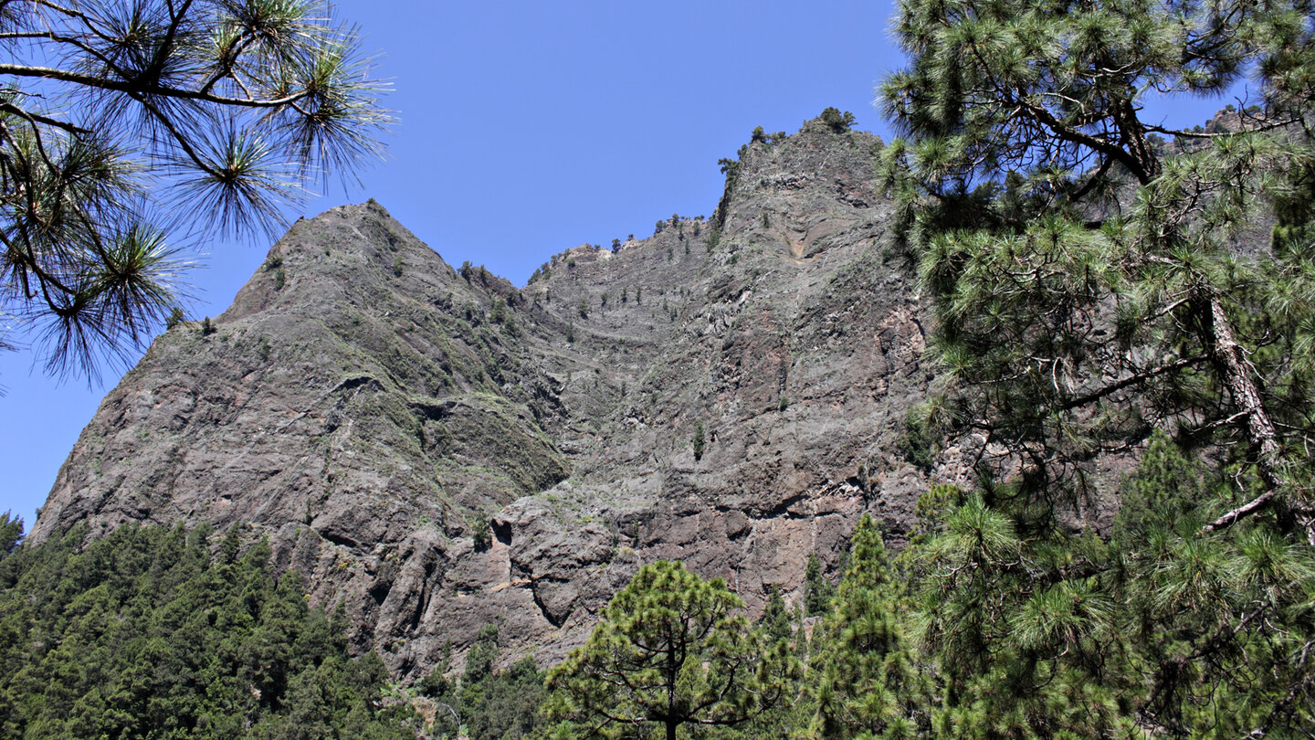 die hoch aufragenden Steilwände der Caldera de Taburiente