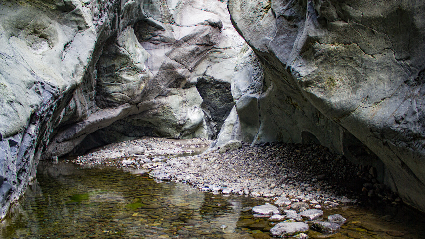 spektakuläre Felswände in der Schlucht Barranco de las Angustias