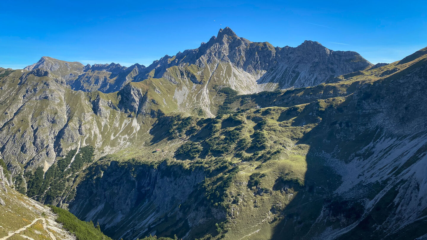 ein belohnender Blick zum Nebelhorn und zum Hochvogel Blick zum Nebelhorn und zum Hochvogel