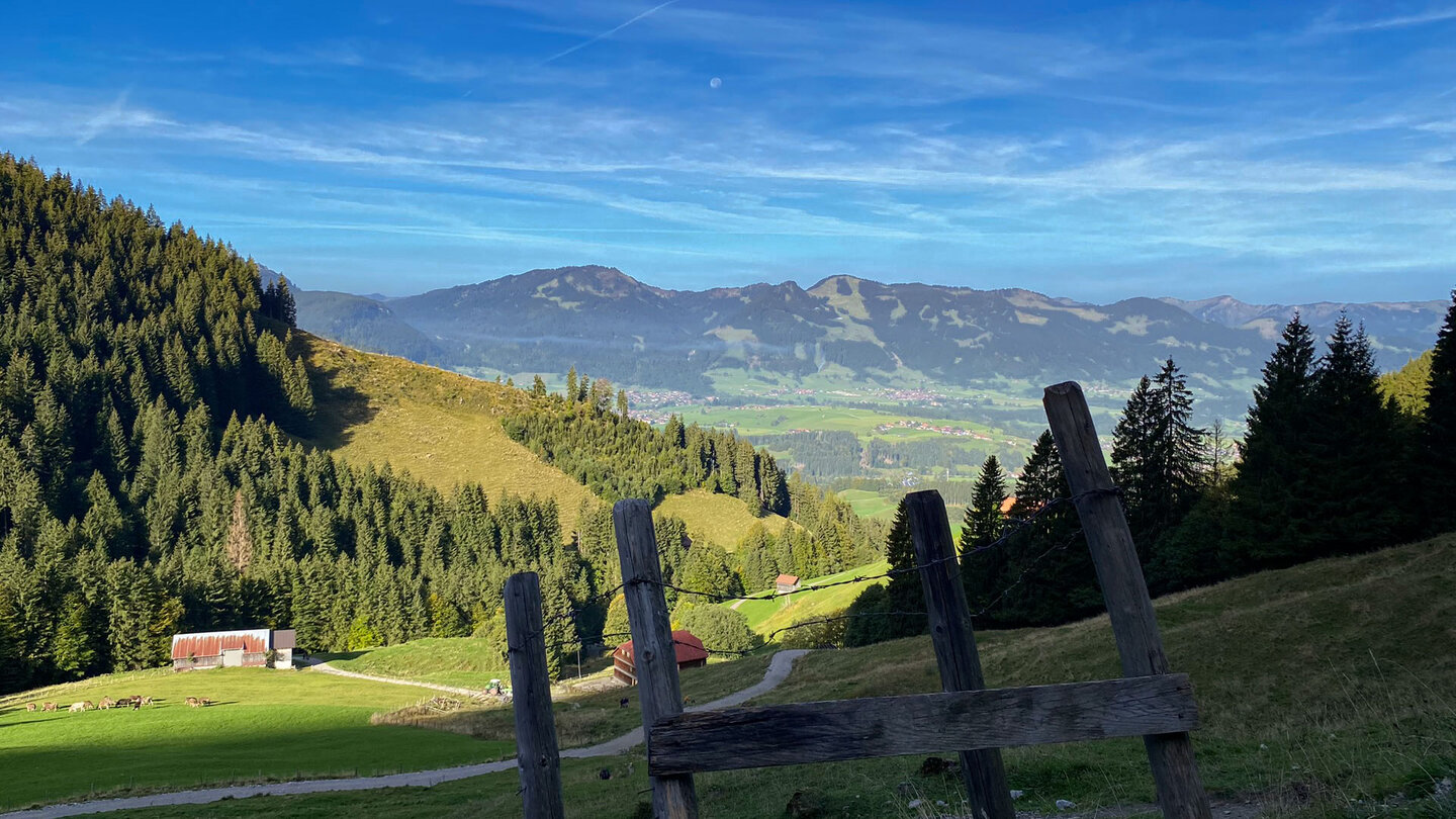 ein Blick zurück ins morgendliche Tal Blick zurück ins morgendliche Tal