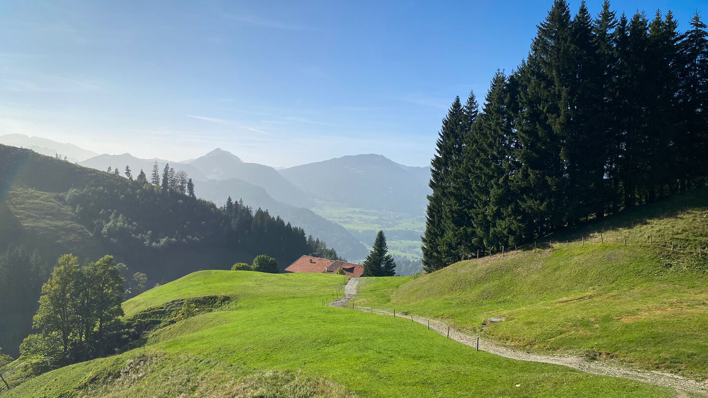 der Weg zum Alpengasthof Gaisalpe Weg zum Alpengasthof Gaisalpe
