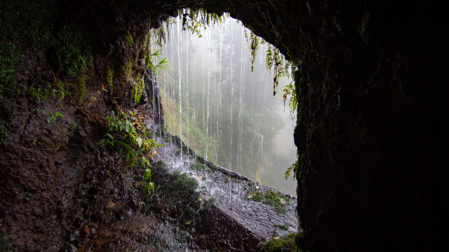 Wasservorhang an einer Fensteröffnung eines Tunnels