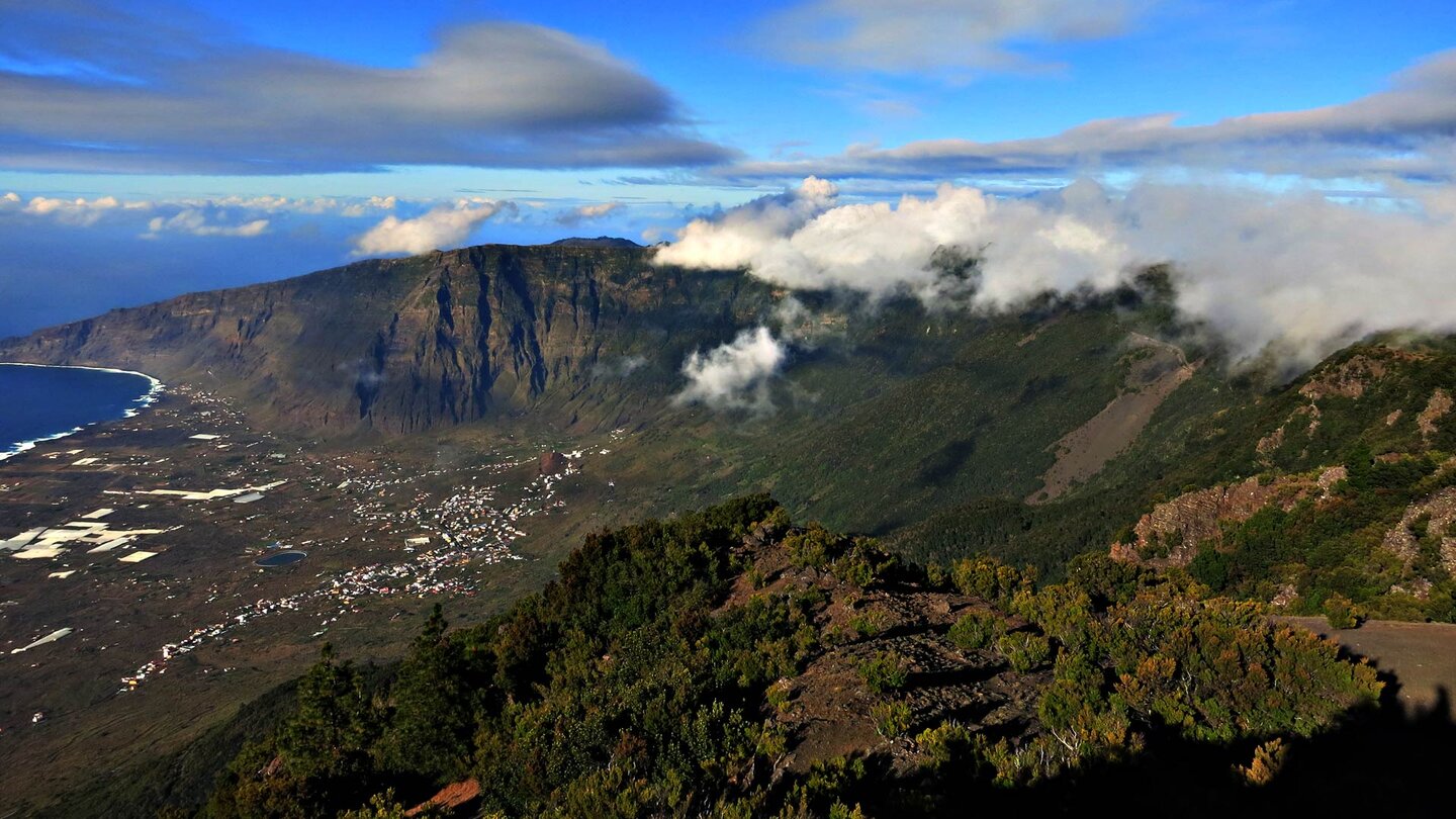 der Ausblick vom Malpaso auf das El Golfo Tal auf El Hierro