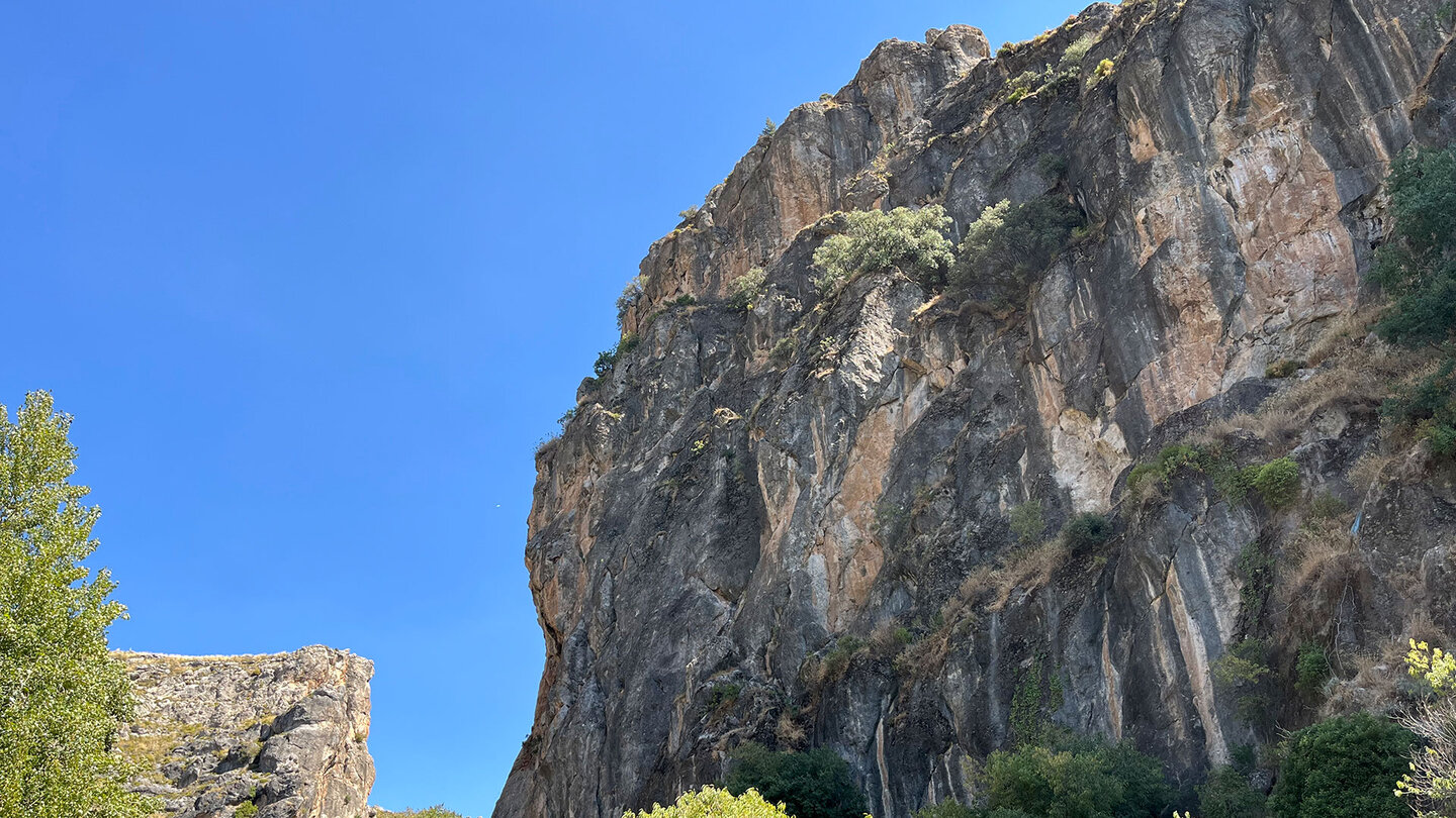 Blick auf imposante Steilwände Blick auf imposante Steilwände
