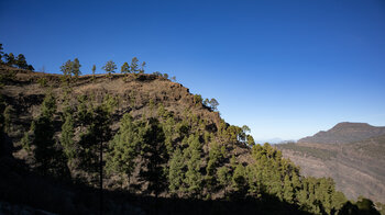 die Bergflanke des Tauro mit Teneriffa im Hintergrund