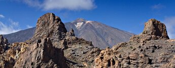 Felsgruppe Los Roques mit dem Pico del Teide