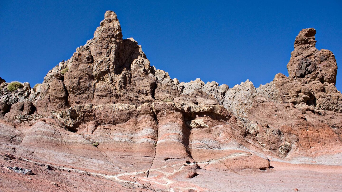 rötliche Gesteinsformationen am Endpunkt der Wanderung, dem Mirador de la Rulteta rötliche Gesteinsformationen der Los Roques