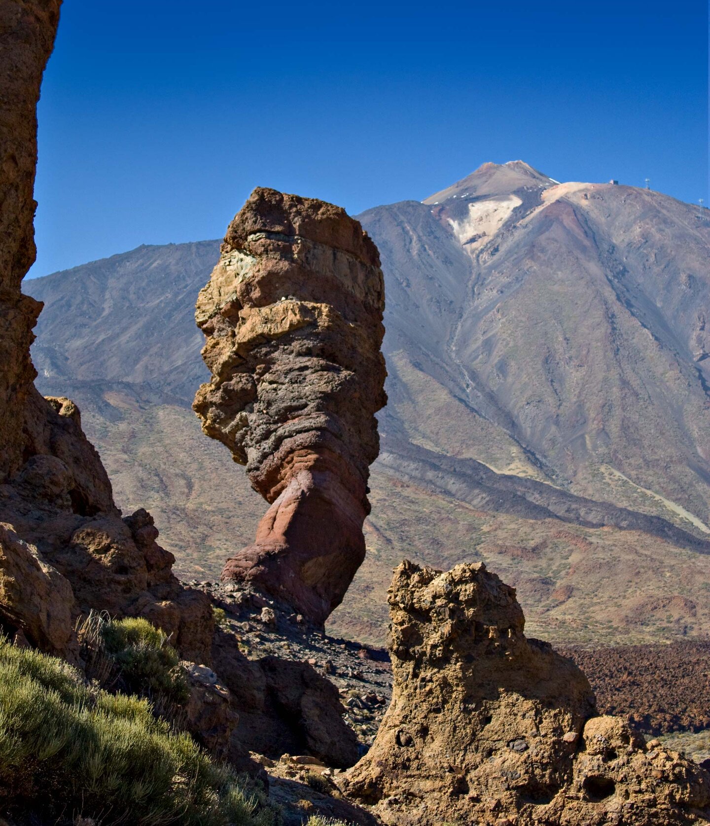 der Roque Chinchado vor dem Teide-Massiv