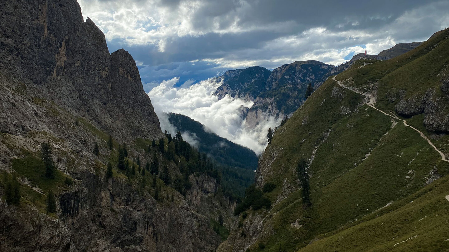 aufsteigende Wolken im Tschamintal