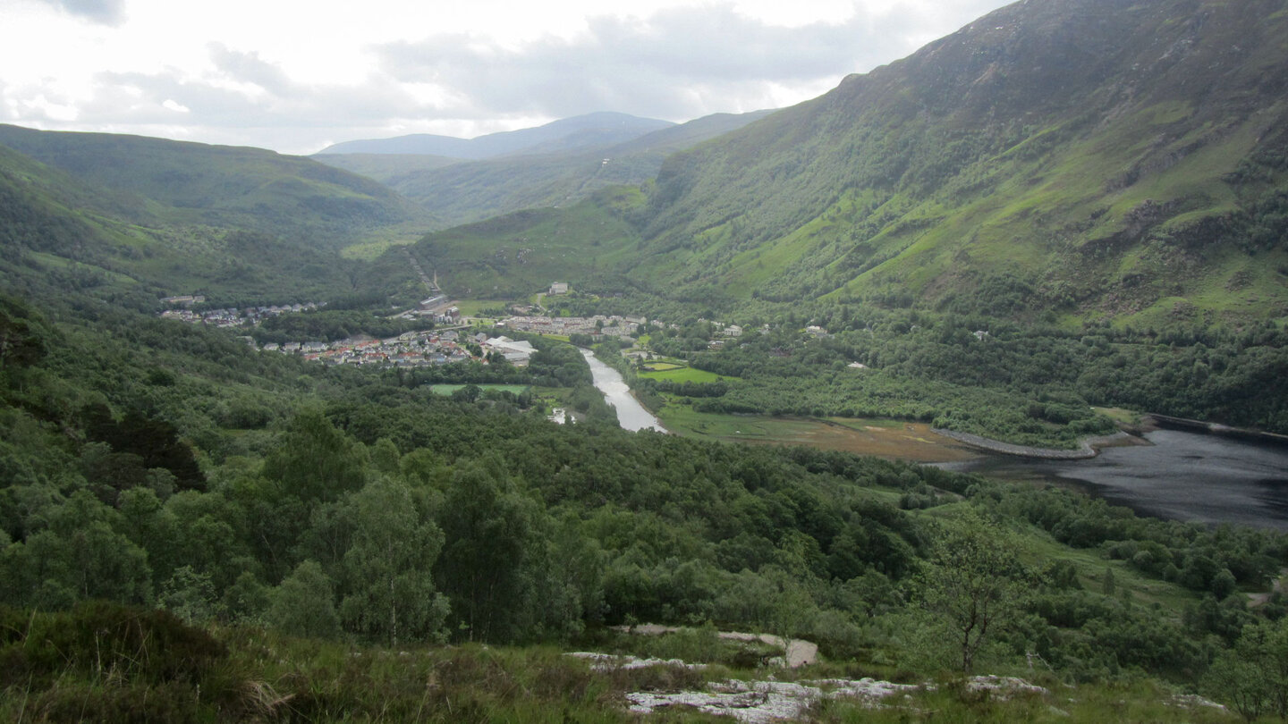 Blick auf Kinglochleven und Loch Leven Kinglochleven und Loch Leven