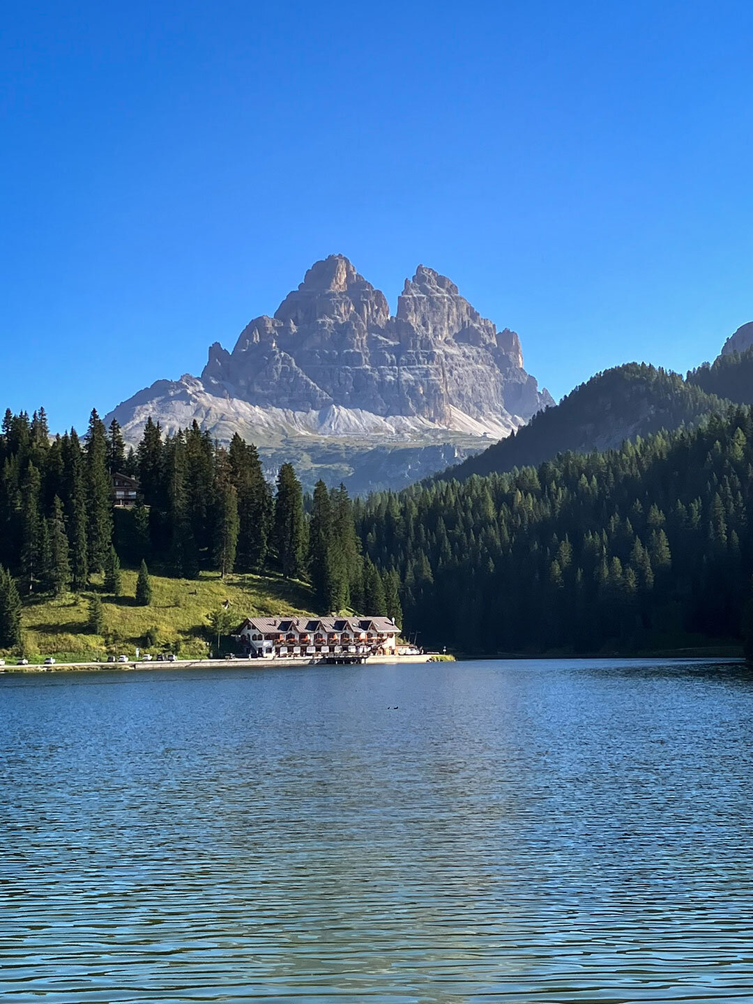 Südansicht der Drei Zinnen vom Ufer des Misurinasee Drei Zinnen vom Ufer des Misurinasee