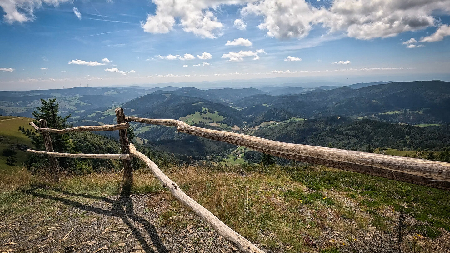 Belchengipfel bietet spektakuläre Ausblicke über den Schwarzwald