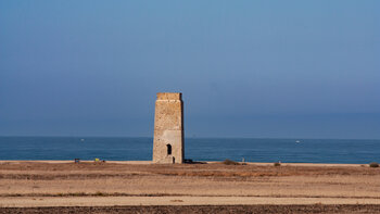 Torre Vigía de Castilnovo vor der Playa de Castilnovo