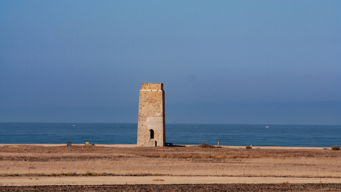 Torre Vigía de Castilnovo vor der Playa de Castilnovo